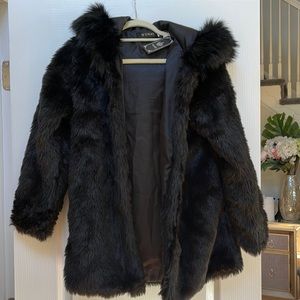 New Black faux fur coat, length below the the bumm